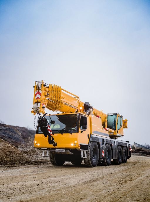 Grue automotrice Liebherr LTM 1090-4.2 avec flèche télescopique de 11,40 à 60 mètres