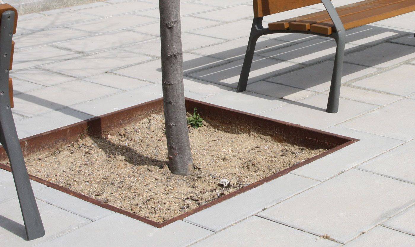 Grille d'arbre en fonte ductile sans peinture - Brico A55N - livrée en 4 pièces avec ancrage auto-ancrage_1