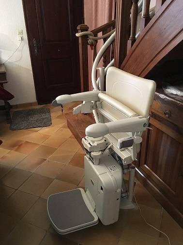Fauteuil monte-escaliers sur mesure pour escaliers tournants - Installation rapide à Toulon - Handicare_1