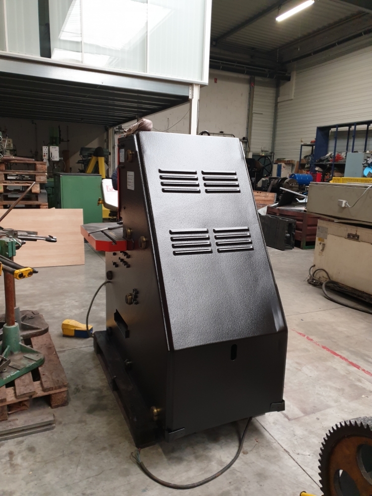 Encocheuse hydraulique à angle variable AMADA VERSA 206-E - 200x200x6 mm - Angle 30° à 135° - Occasion_1