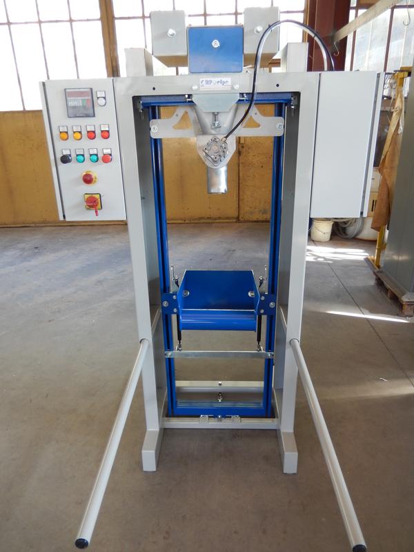 Ensacheuse gravitaire VAG 05 - pour sacs valves 25kg de billes plastiques, déplaçable sur roulettes_1