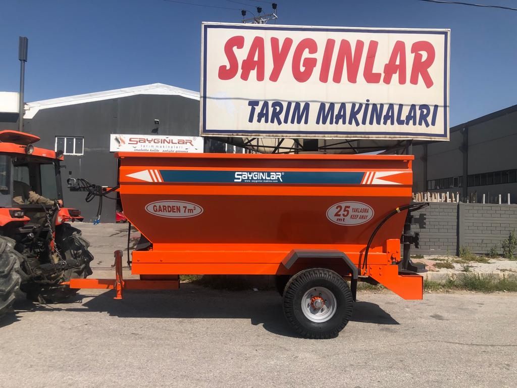 Épandeur de fumier SAYGINLAR GARDEN 7 avec largeur d'épandage de 8 à 10 mètres