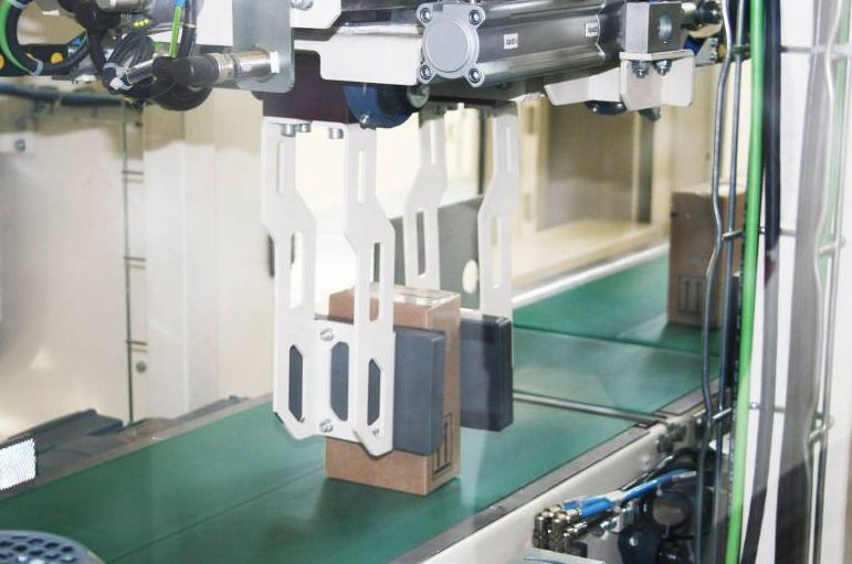 Kac 410 Kompact Gold - Palettiseur automatique compact par le bas - Clevertech France_1