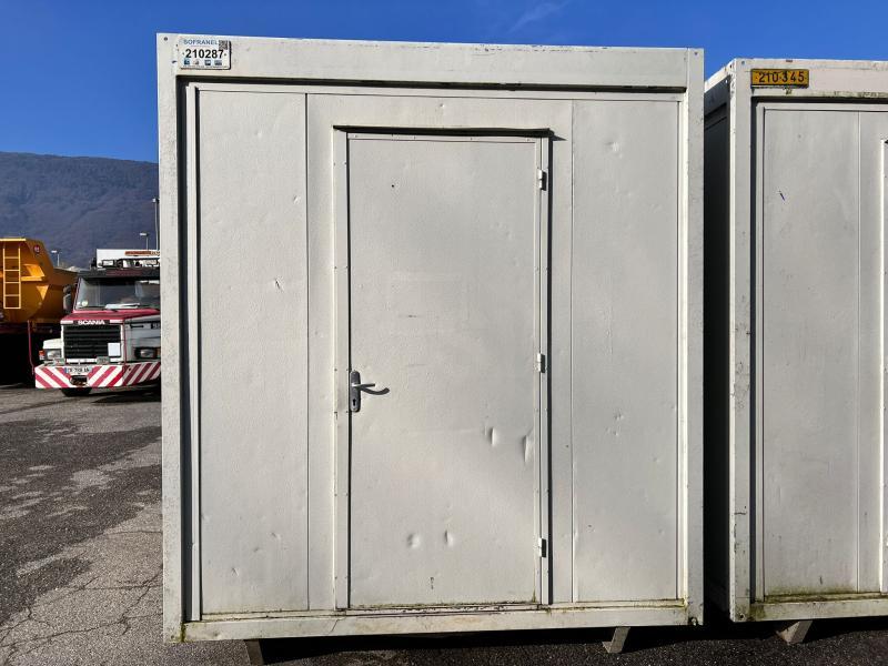 Cabane de chantier Cuisine - modèle 2006 - équipée avec frigo neuf, gazinière, évier et placard de rangement_1