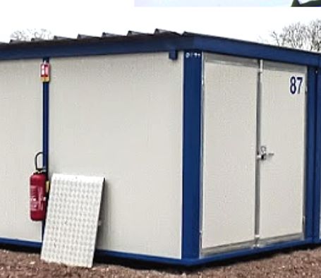 Structure de container isolé adaptable pour stockage ou chantier