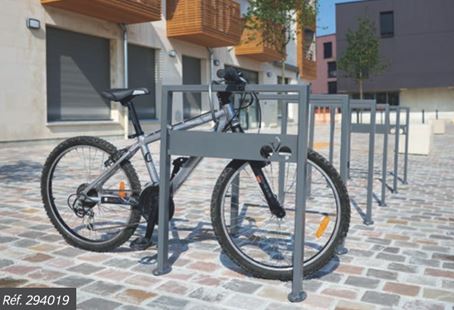 Appui vélos de style contemporain et épuré en 2 versions: classique ou avec tôle signalétique - MILAN_1