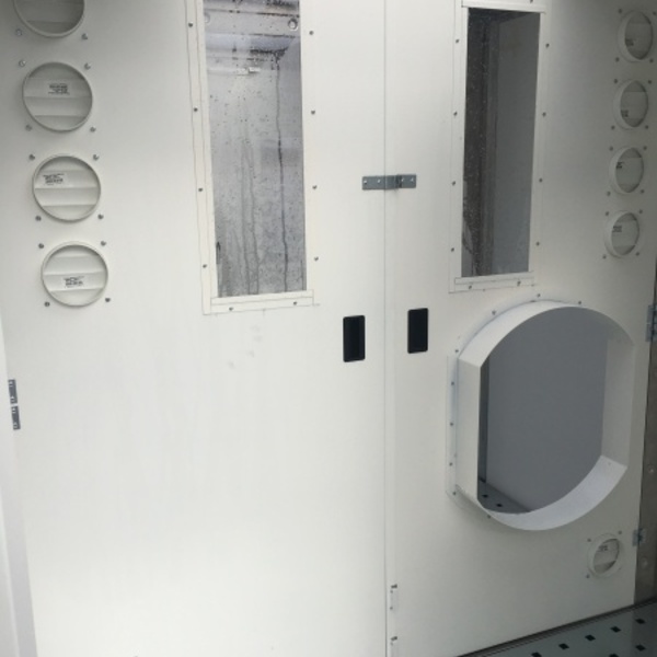 Container de décontamination à 3 compartiments - SAS matériel aluminium avec barrière dynamique_1