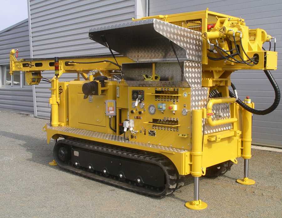 Sondeuse autonome hydraulique sur chenilles Perkins diesel, 84 cv - géotechnique_1