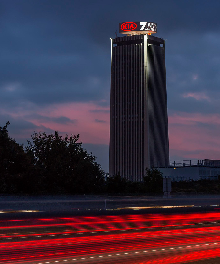 Enseigne lumineuse LED grand format sur mesure - Neosign - Technologie d'excellence pour valoriser votre image_1