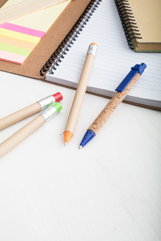 Stylo à bille en papier recyclé - revêtement en liège - encre bleue - 5g_1