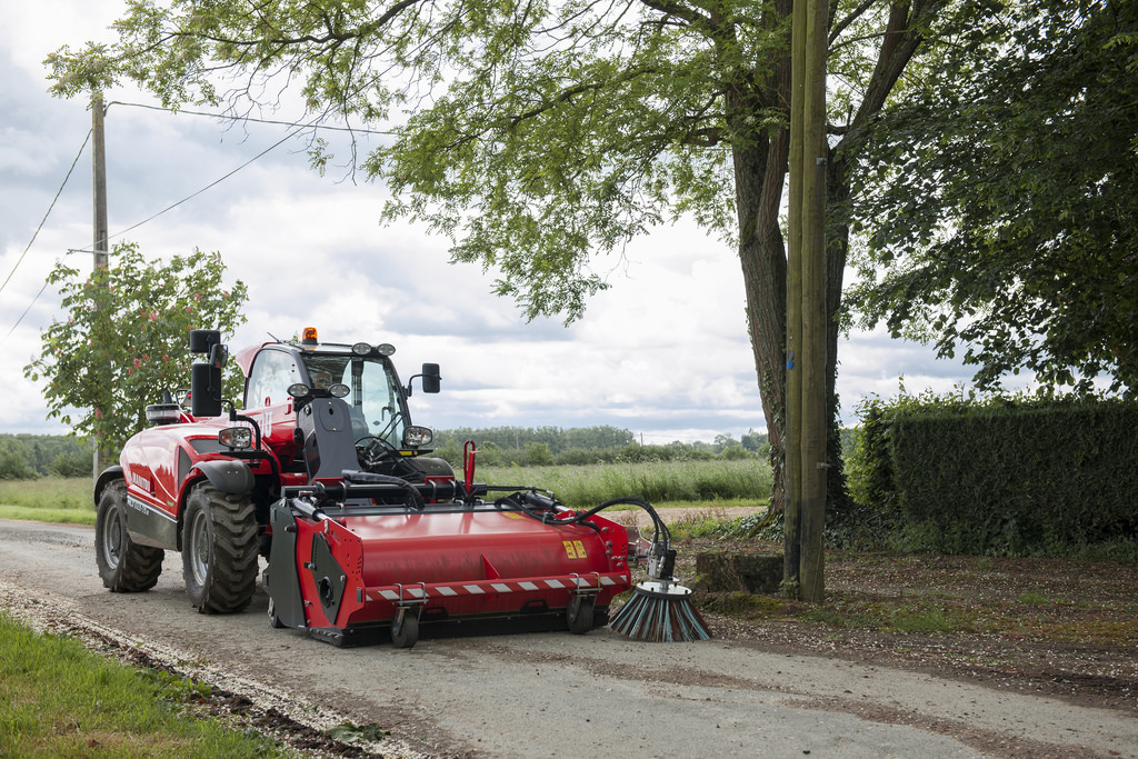 Balayeuse ramasseuse 2 en 1 scc 2600 hwa + /manitou_1