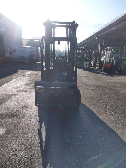 Chariot élévateur électrique Hangcha CPD25-AC3 2460 - disponible en occasion et en location de courte à longue durée_1