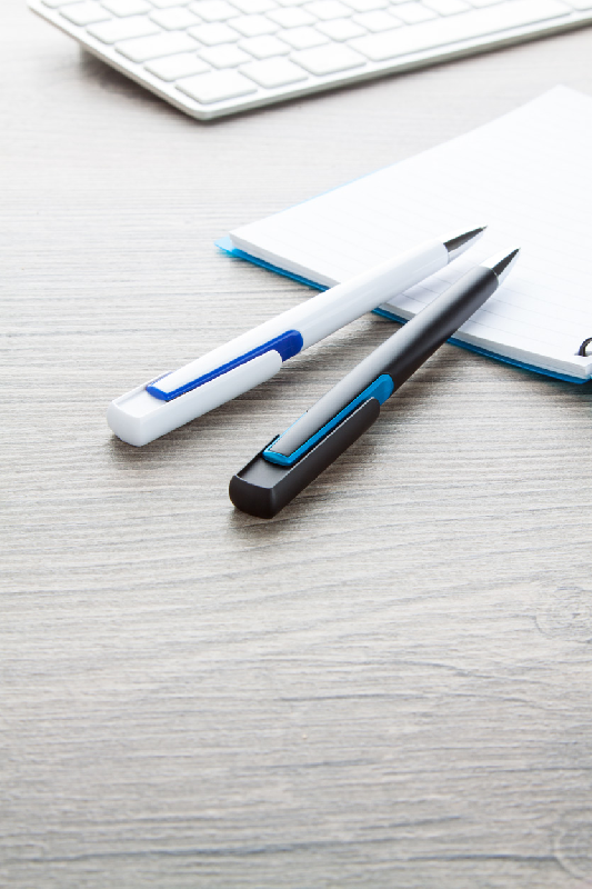 Stylo à bille en plastique - clip coloré en métal - encre bleue_1