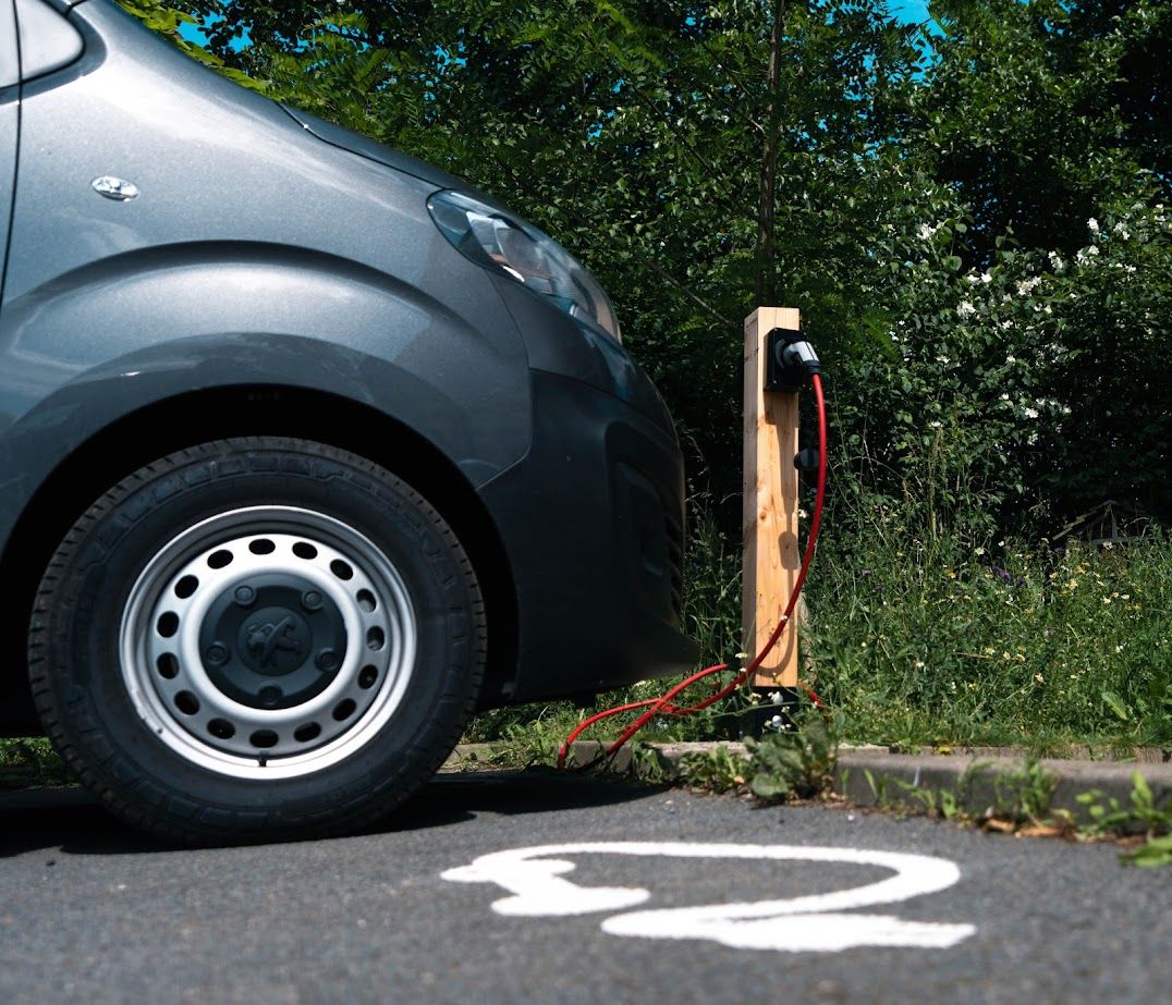 Borne de recharge pour voiture électrique en bois  - Puissance 7kW / 11kW / 22kW_2