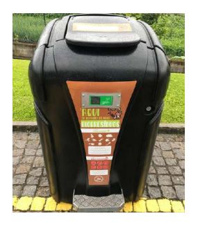 Cache-bacs moderne et ergonomique en milieu urbain et rural - ABRIBAK PEHD_1