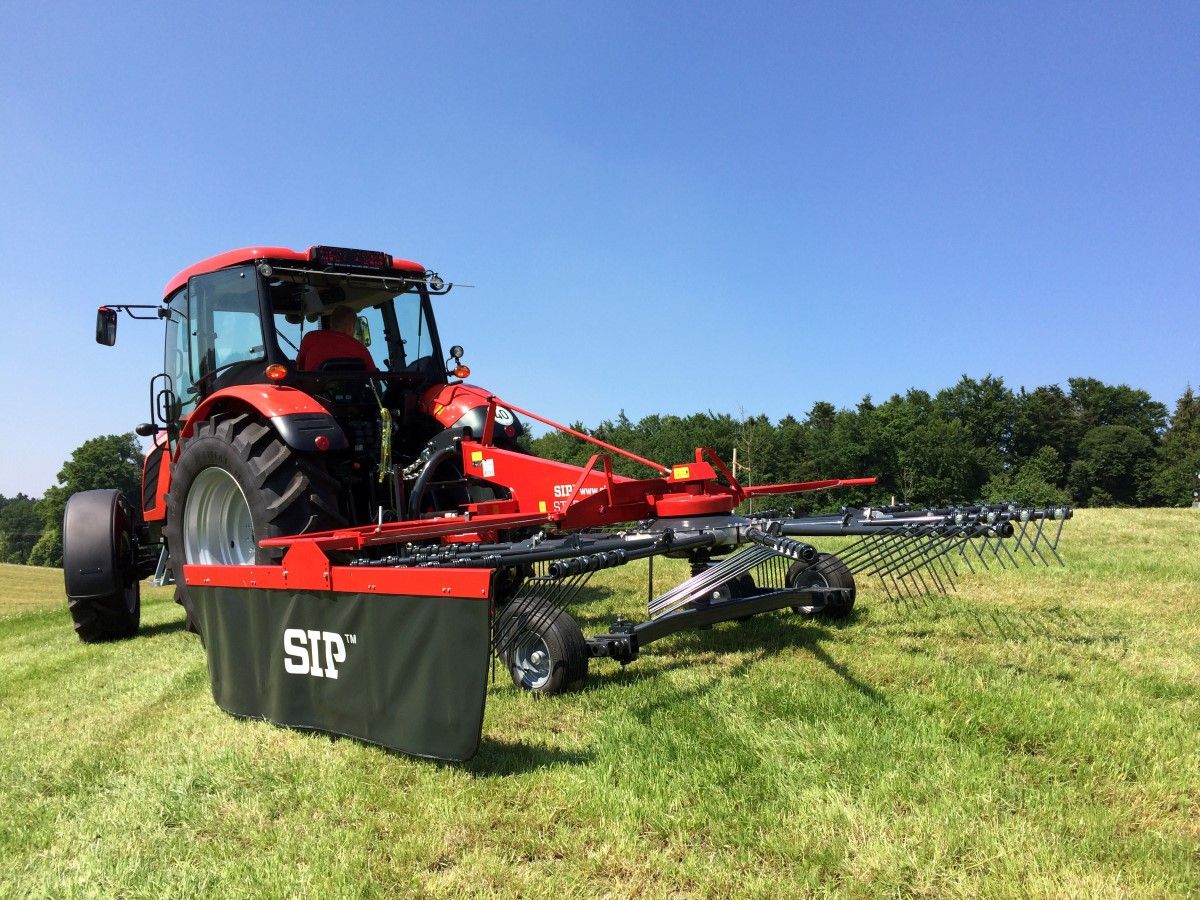 Machine agricole Star 430|12 pour l'andainage