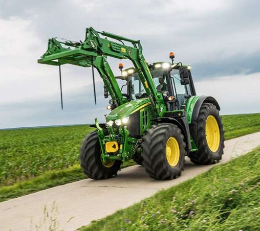 Tracteur John Deere 6120M avec une puissance nominale de 120 ch