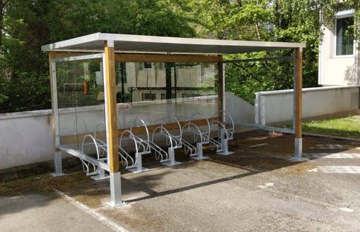 Support vélo avec berceaux inclinés et décalés en hauteur