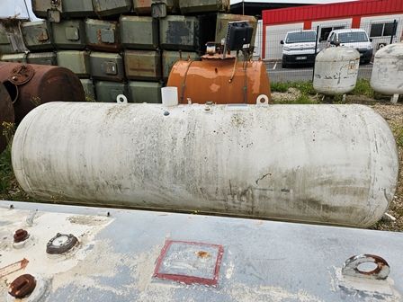 Cuve ex gaz 2 400 L - diamètre 1,10m ou 1m x 3,20m - épaisseur 5/6mm - ref : W00240605001R - Dabert-Citernes_0