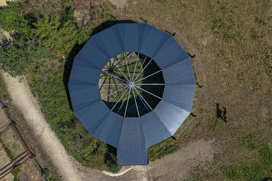Marcheur pour 4 à 12 chevaux avec piste couverte - Piste de plus de 5,50m - Jünck_1