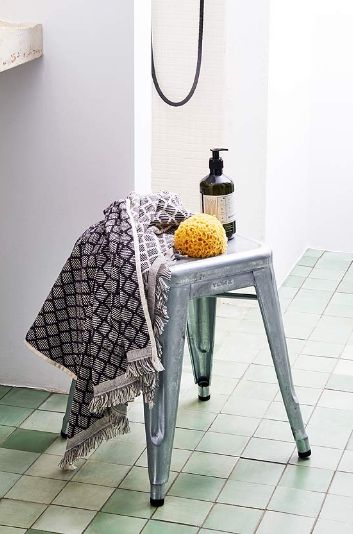 Tabouret H - tabouret de restaurant Tolix - hauteur 55 cm - réf. 3508 - empilable et esthétique industrielle_1