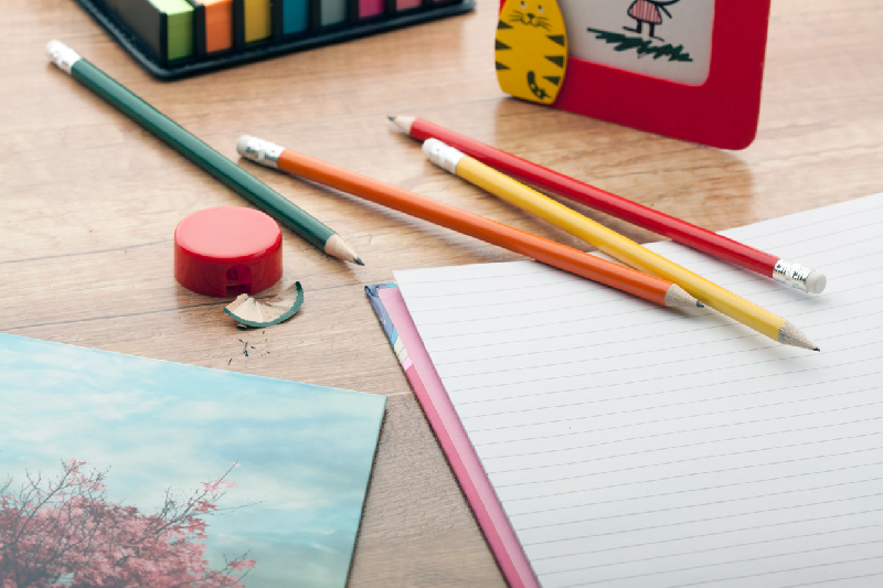 Crayon à papier avec gomme taillé - Mine HB - Couleur orange - Poids 5g_1