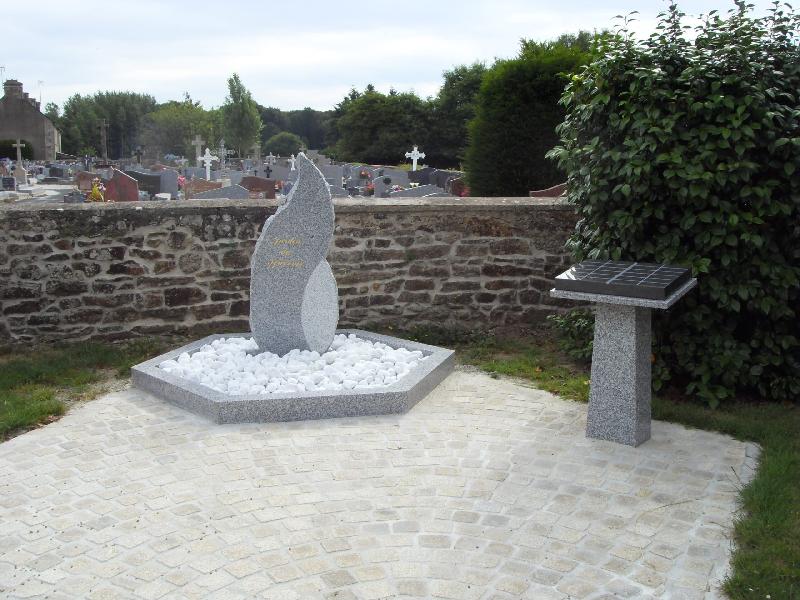 Jardins du souvenir - Les Stèles - Stèle flamme en granit massif avec gravure personnalisée_1