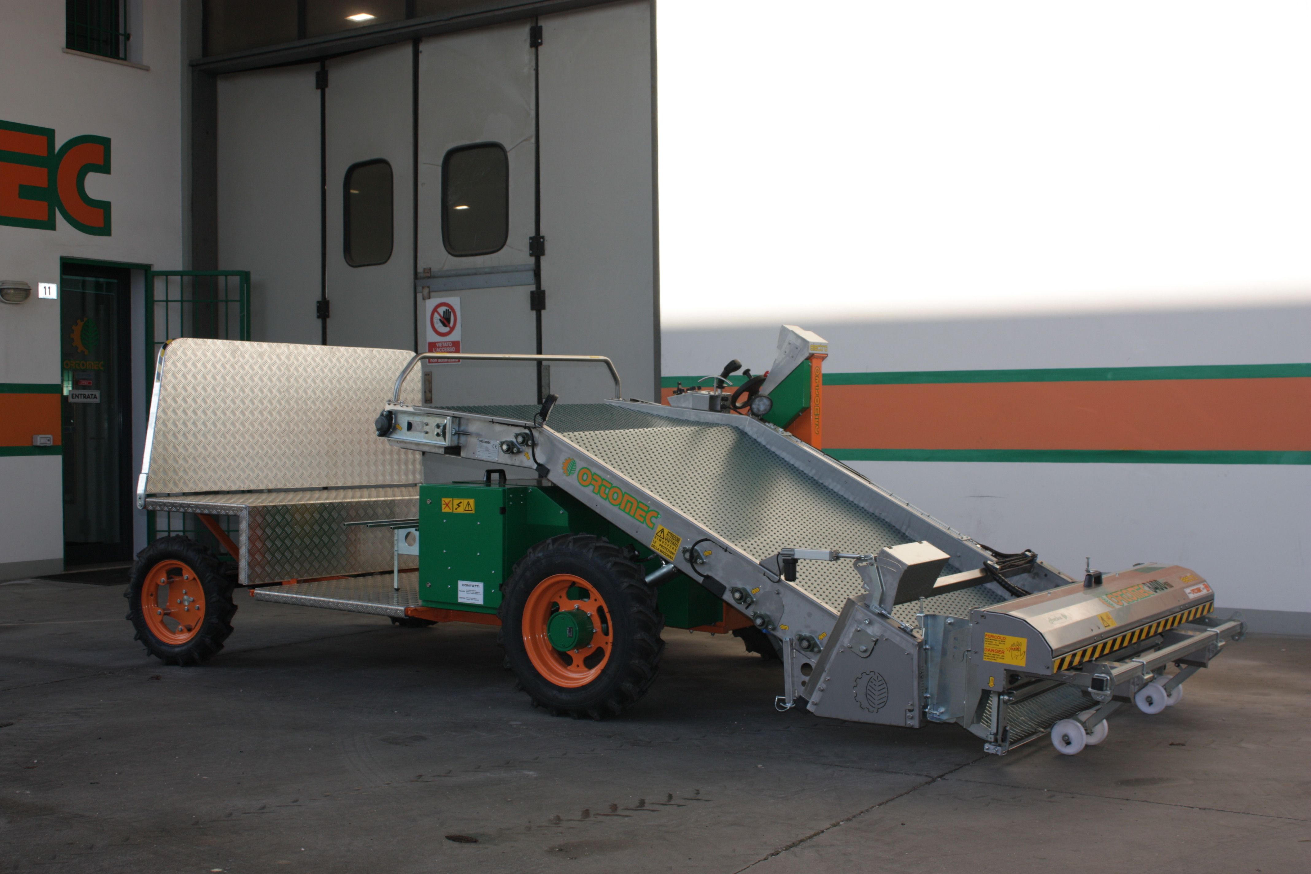 Récolteuse de légumes 8400 electro herbex - Ortomec SRL - largeur de tête 130 à 180 cm - électrique, automotrice et légère_1