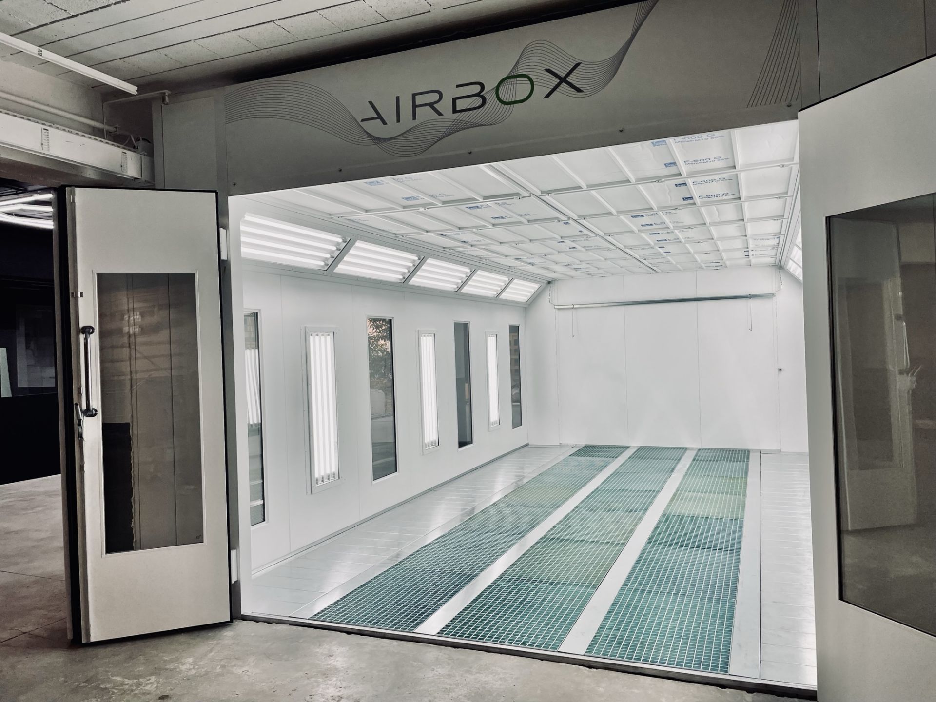 Cabine de peinture pour pistolage et étuvage - AUTOBOX GT - Livraison et montage inclus - Ventilation verticale - Modèle personnalisable_2