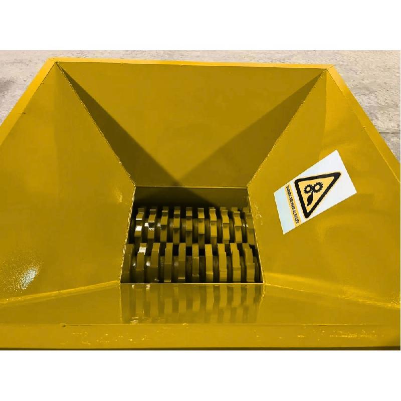 Broyeur industriel double arbre multi-matériaux avec motorisation 2×7,5 kW et 20 couteaux en acier allié - MBR400_1