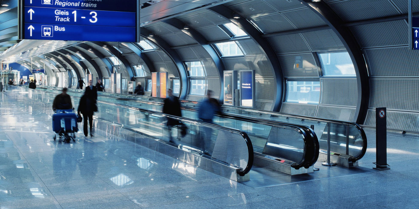 Trottoir roulant horizontal à usage industriel pour des infrastructures aux conditions de trafic exigeantes  - KONE TransitMaster 165_1