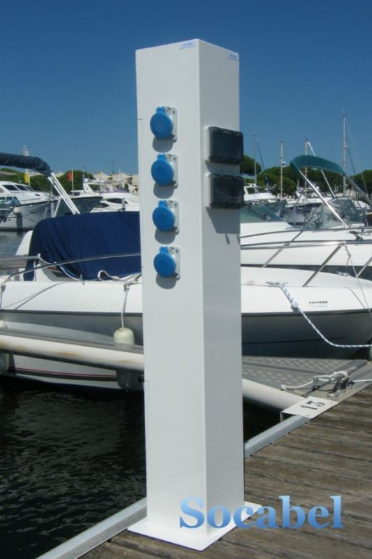 Borne marina - Socabel - H1200mm x L200mm x P200mm - Étanche IP67 - Options électriques et distribution d'eau_1