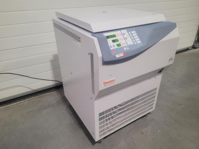 Centrifugeuse réfrigérée THERMO ELECTRON JOUAN GR4I Avec Rotor 11175338_1