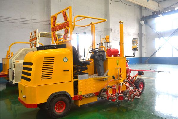 Ac-mts - machine de marquage routier ACE - poids 2800 kg - système de contrôle précis et stable_0