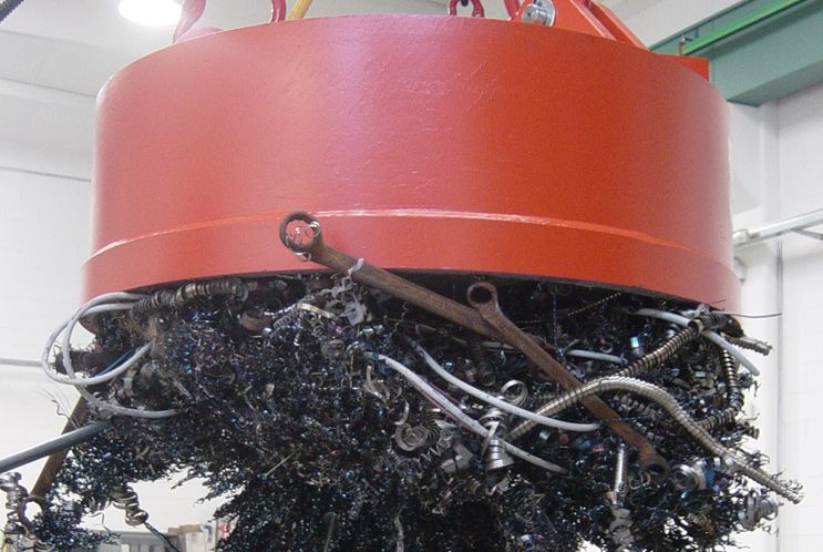 Electro-aimant pendulaire avec génératrice pour pelles 4 à 70 tonnes_2