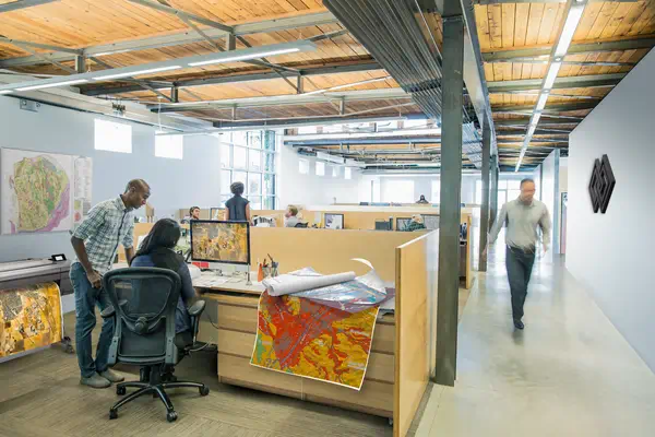 Imprimante HP DesignJet Z6dr PostScript de 44 pouces avec coupe-bordures verticales_1