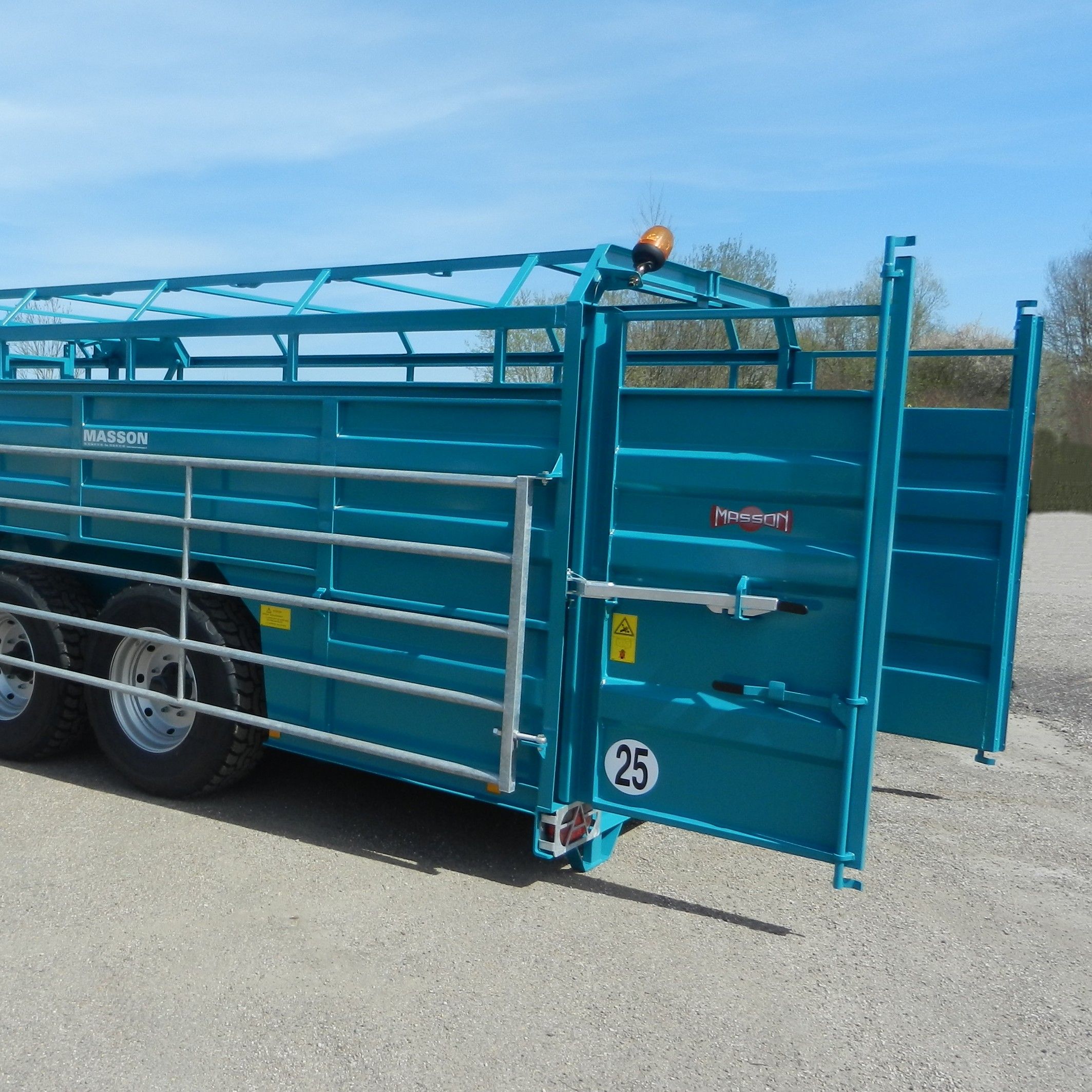 Bétaillères bd63 à bd115 rea - masson remorques - bétaillères à deux essieux relevables - 8 à 17 bêtes_1
