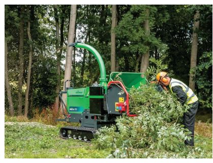 Broyeur de végétaux sur chenilles - diamètre de coupe 150 mm - 34 CV - disponible en location pour travaux de jardinage et d'extérieur_1