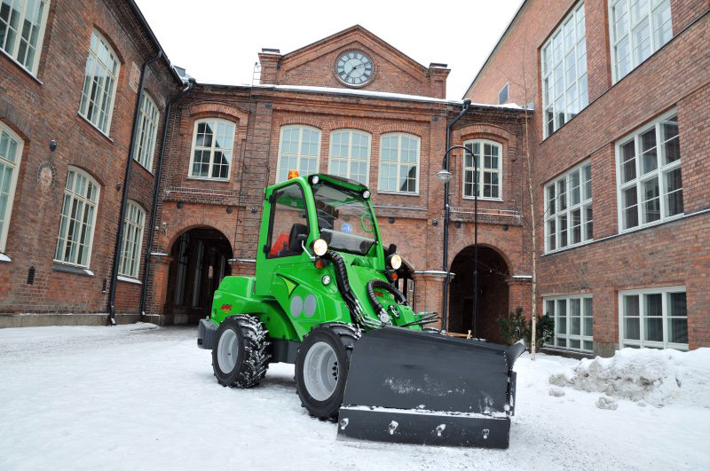 Chasse-neige  v2400 avant tecno oy_1