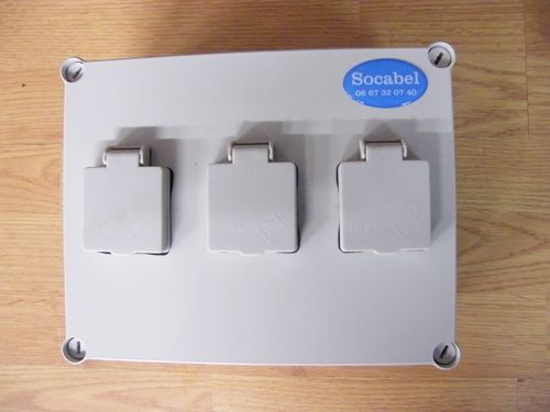 Coffret de rechargement IP66 IK08 pour vélo, trottinette et scooter électrique - 3 prises IP54 NF 16A_1