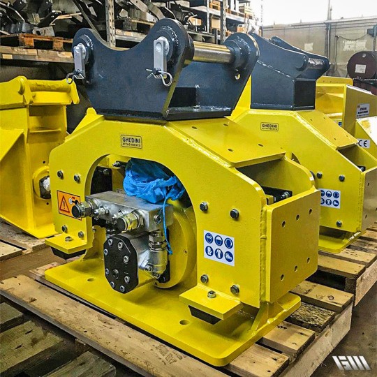 Enfonce pieux pour pose de clôture et travaux de compactage