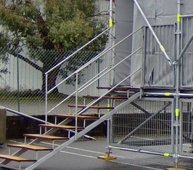 Scène professionnelle couverte conçue pour les petits spectacles, pour les municipalités, collectivités et tout organisateur - CITY_1