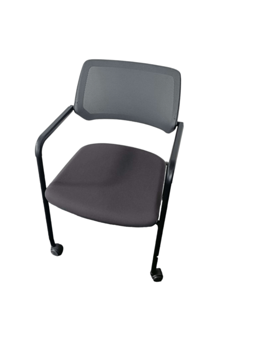 Chaise visiteur Qivi de Steelcase - ergonomique et empilable - d'occasion - confort dynamique et design élégant_1