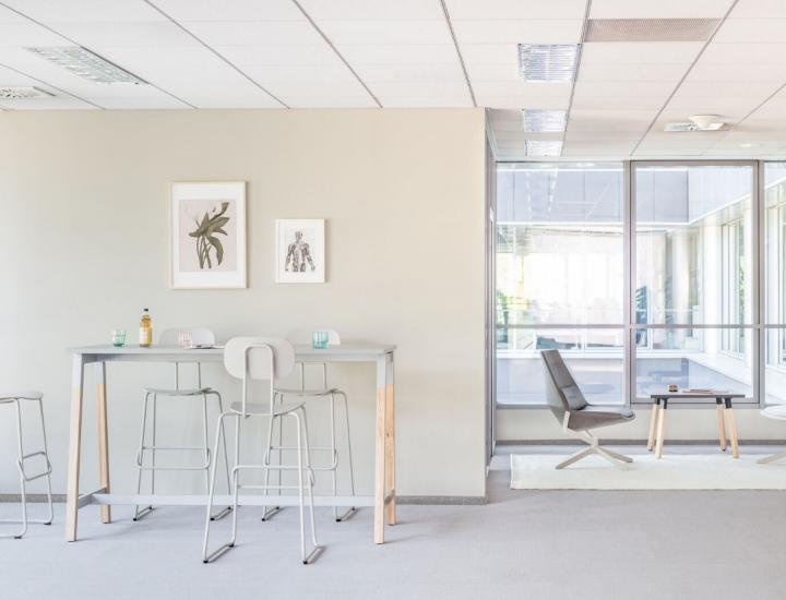 Table haute avec pieds en bois OGI W - Ref : PSD82_1