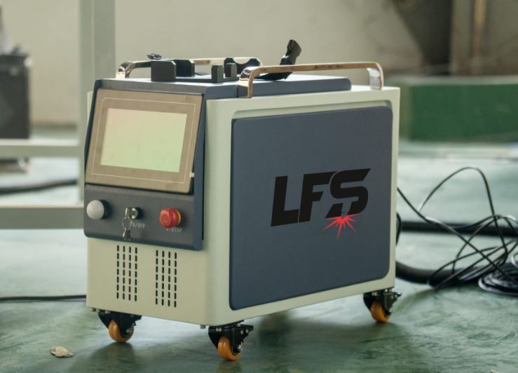 Système laser pulsé pour décapage industriel