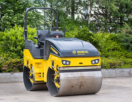 Rouleau compresseur virant autoporté 1350 mm Bomag 3t5 BW135AD_1
