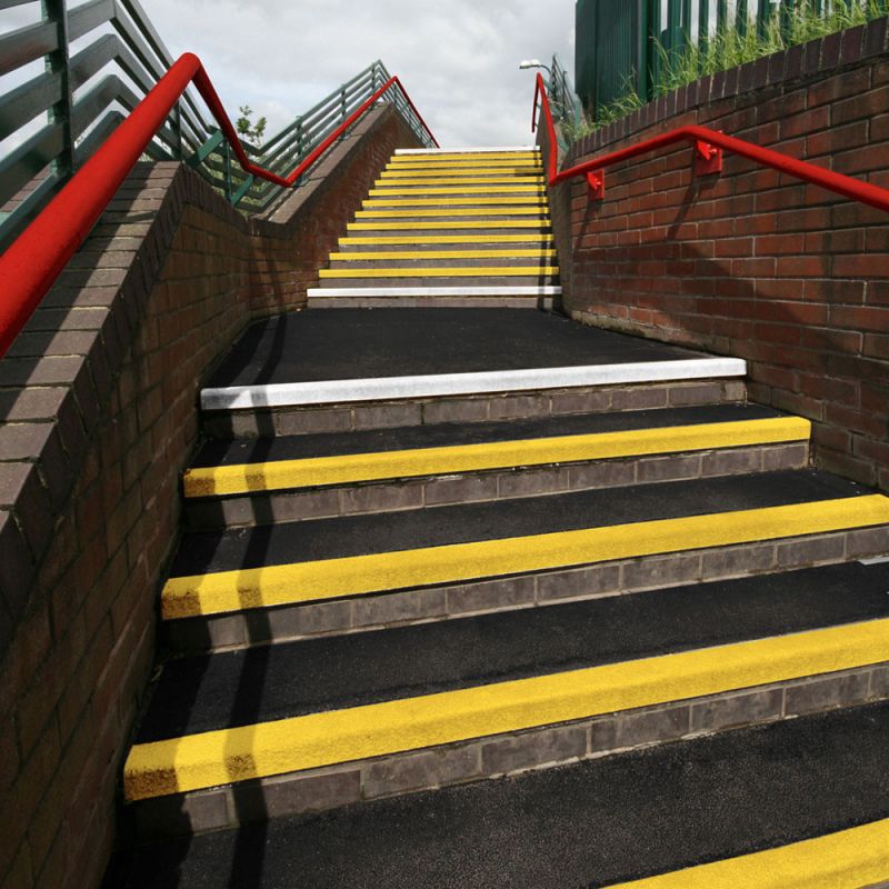 Couvre-marches antidérapant XL, idéal pour sécuriser vos escaliers - 345 x 55 mm - Référence SDFR185_1