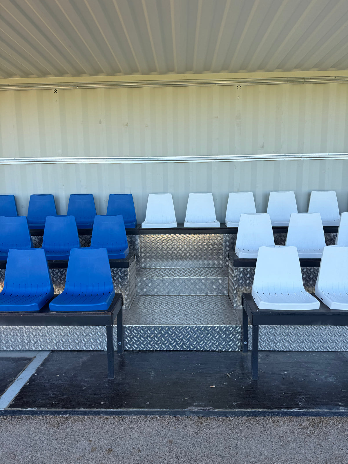 Container tribunes simple   -   61places_1