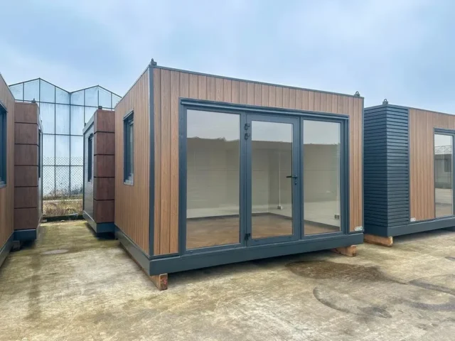 Studio de jardin reconditionné 12 m² - Isolation PIR 100 mm - Finition bois berlinois & RAL 7016 - Grandes surfaces vitrées - Électricité intégrée - Sol vinyle chêne_1