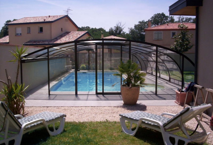 Abri piscine haut adossé - amovible et motorisé avec rail breveté_2